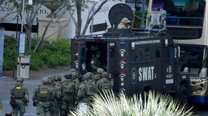 One killed on Las Vegas Strip, gunman barricades self: report