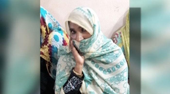 Six women arrested for robbing shops in Karachi