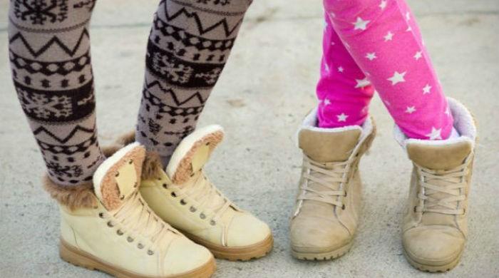 United Airlines bars teenage girls in leggings from flight