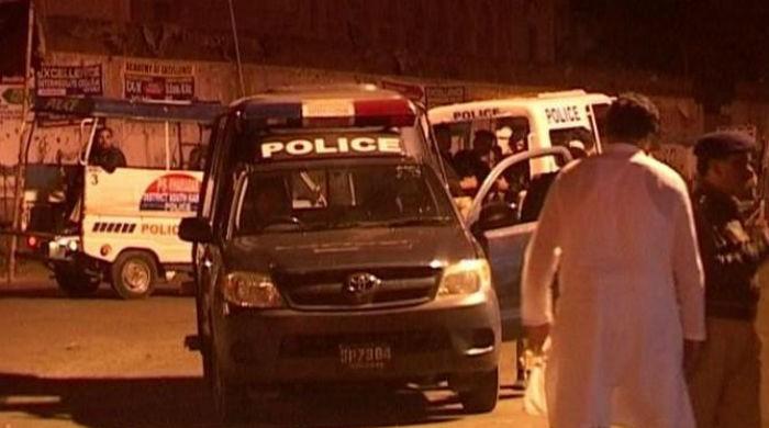 Shopkeeper, SHO scuffle leads to chaos in Karachi’s neighbourhood