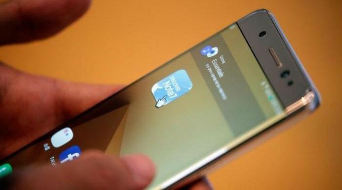 With new phone due, Samsung dials down on safety message