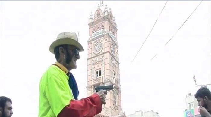 Sauntering in the bazaars: Cowboy of Faisalabad's Ghanta Ghar