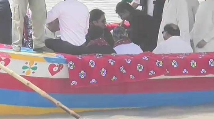 Bilawal almost tumbles while boarding a boat