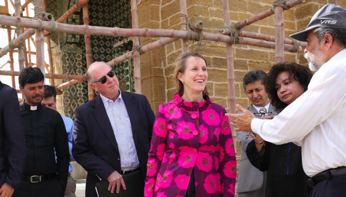 US Consul General visits temple in Manora | Pakistan - Geo.tv - Geo News, Pakistan