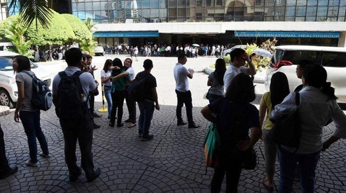 Hundreds flee after three strong quakes strike Philippines
