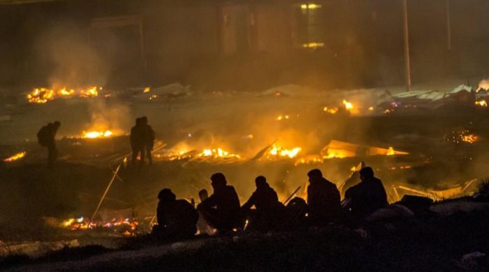 Huge fire destroys France's Grande-Synthe migrant camp