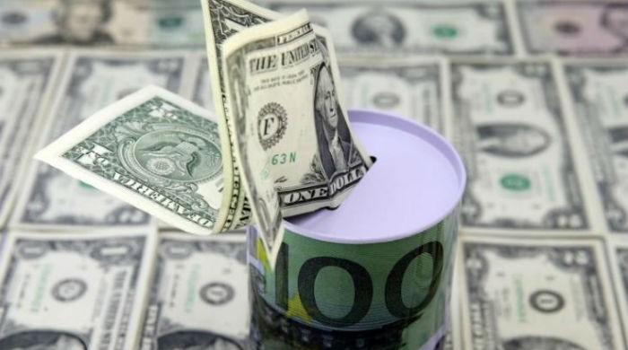 Dollar regains footing as stock markets sag