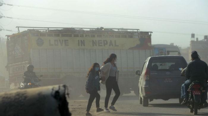 Bus mafia controlling Nepal´s smog-choked capital