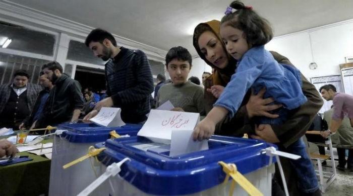 Iran bans live election debates