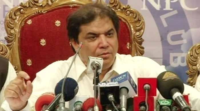 Hanif calls Imran 'king of corruption', asks how he built 350-kanal house