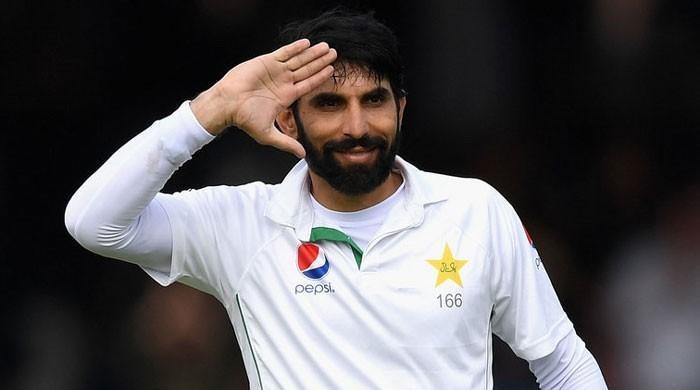 Misbah scores 5000 Test runs