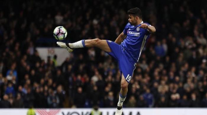 Chelsea calm nerves and extend lead with win over Southampton