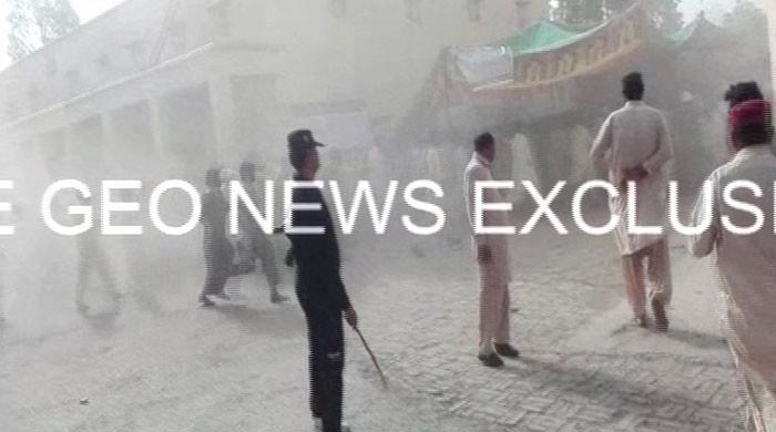 Farmers in Rajanpur fight for chairs to get wheat seeds Farmers in Rajanpur fight for chairs to get wheat seeds