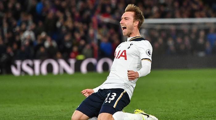 Eriksen stunner fires Spurs, Huth helps Arsenal
