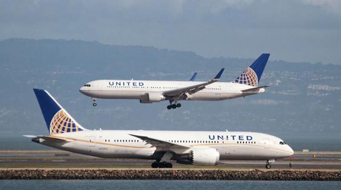 United to offer passengers up to $10,000 to surrender seats