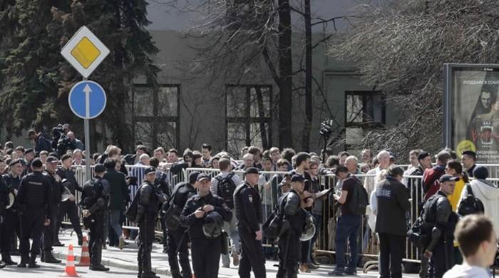 Russians, in peaceful protest, call for Putin to quit