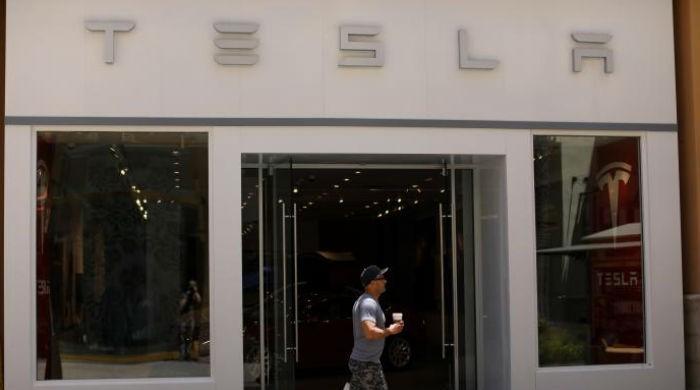 Tesla says it will stop selling solar door-to-door