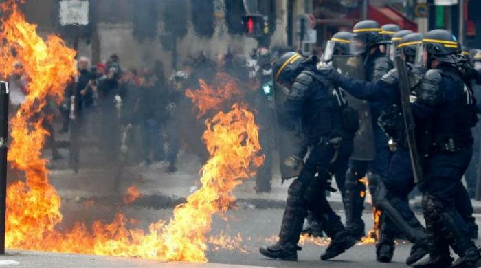 Police injured in clashes with Paris May Day protesters