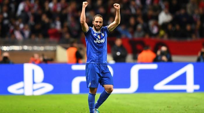 Juventus close on Champions League final as Higuain hurts Monaco