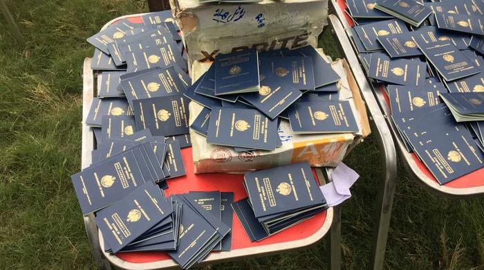 Peshawar police seize 590 fake vehicle registration books
