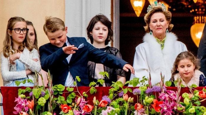 Teenage Norwegian prince dabs at royal event