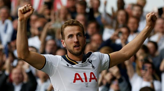 Kane sinks Manchester United in Tottenham's Lane farewell