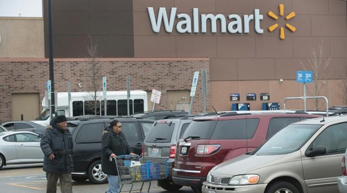 Wal-Mart pushing hard to catch Amazon in e-commerce