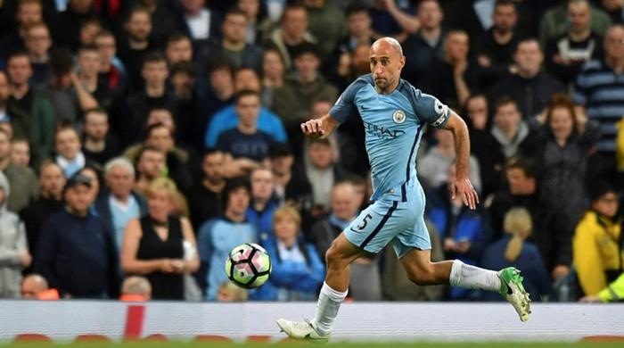 Zabaleta bows out as Manchester City climb to third