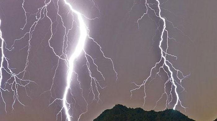 Lightning claims teenager's life in Bhakkar