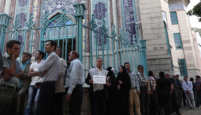 Long queues as Iranians start voting in presidential election