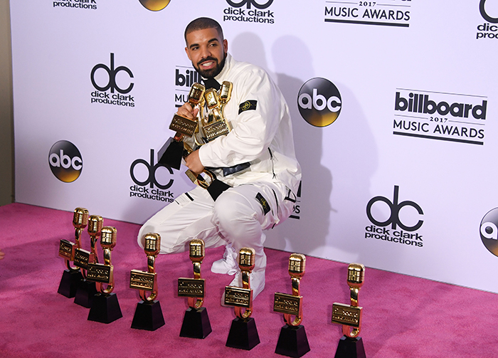 Drake breaks record at Billboard Music Awards