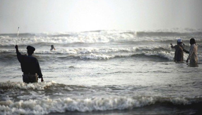 Sindh govt bans swimming at Karachi beaches