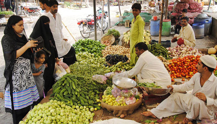 Fruits, vegetables' prices soar ahead of Ramazan