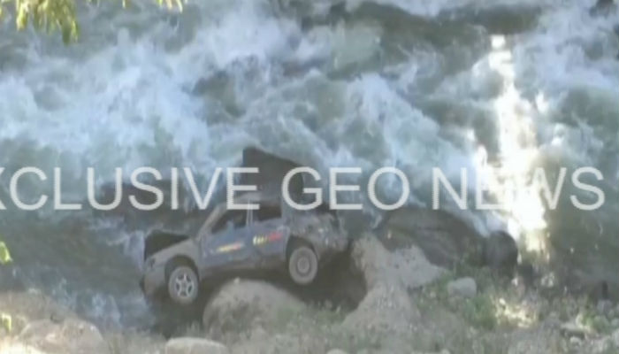 One killed, five injured as car falls into ravine in Diamer