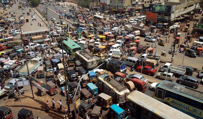 Police devise plan to keep traffic flowing on Karachi roads during Ramazan 