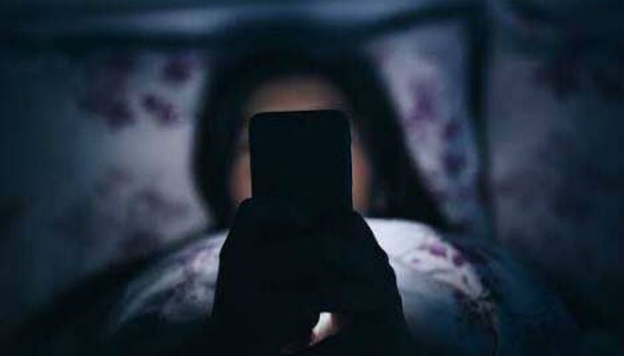 Teenagers' sleep quality and mental health at risk over late-night mobile phone use