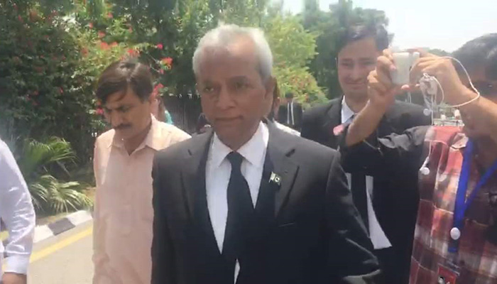 SC serves contempt notice to Nehal Hashmi, compares outburst with mafia threats