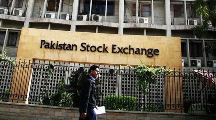 Stock exchange closes with drop of 225 points  Stock exchange closes with drop of 225 points