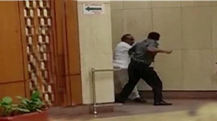 ASF, Customs employees brawl at Karachi airport