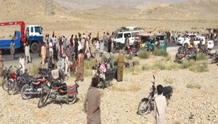 Locals block Quetta-Karachi road in Khuzdar to protest prolonged outages  