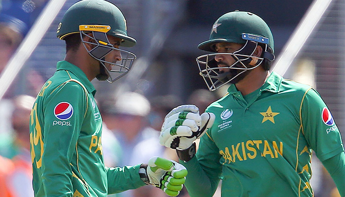  Fakhar Zaman (L) and Pakistan´s Azhar Ali touch gloves during the ICC Champions Trophy semi-final cricket match - AFP