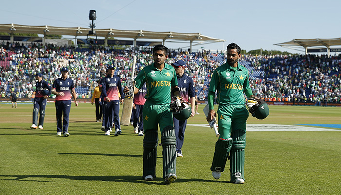  Mohammad Hafeez and Babar Azam acknowledge the crowd as they walk off after winning the match - Reuters
