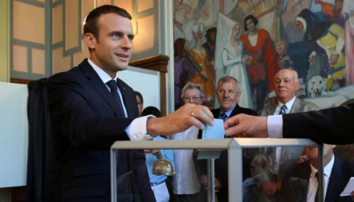 Macron´s fledgling party sweeps French parliament