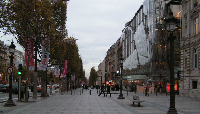 Car ploughs into police van in Paris Champs-Elysees 'attack'