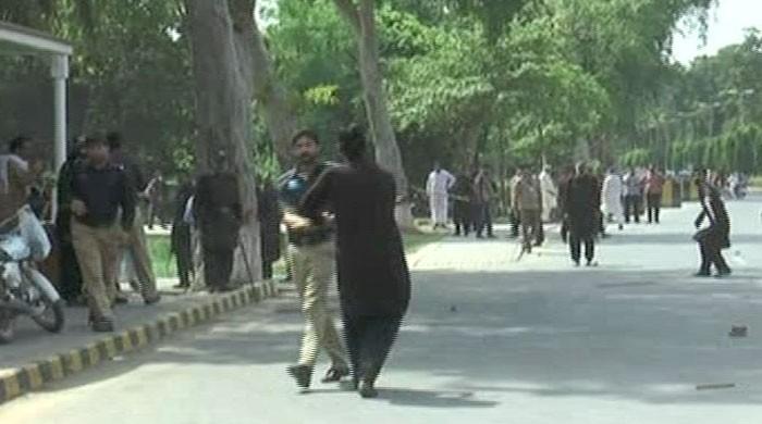 Media personnel assaulted by University of Agriculture Faisalabad guards