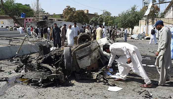 Seven policemen among 14 killed in suicide car bombing in Quetta