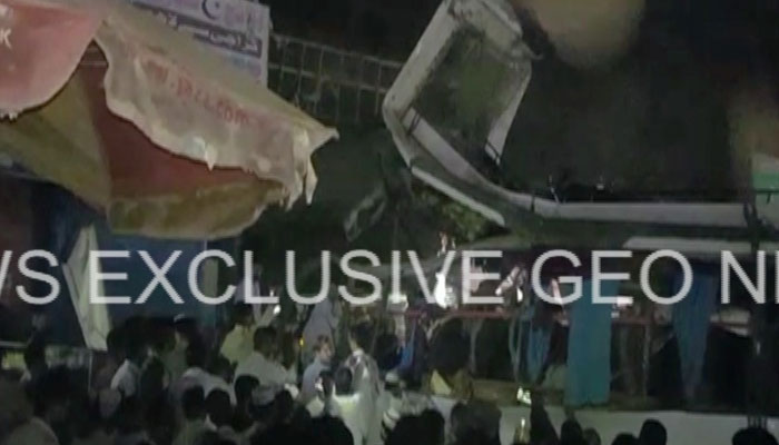 Cylinder blast in passenger bus leaves multiple injured in Karachi