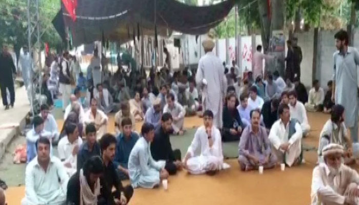 Protest by bereaved of Parachinar blast victims continues for fourth day