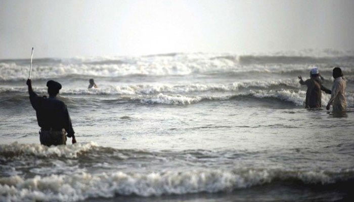 Police detain 20 for swimming at Karachi beaches