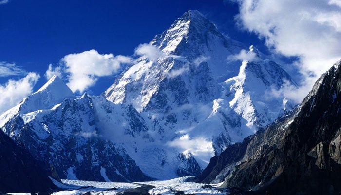 Search begins in Pakistan for two missing on world´s ninth-highest mountain